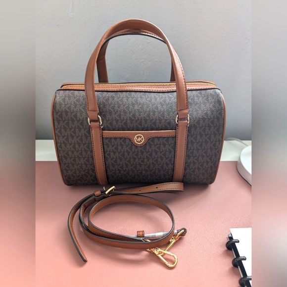 Michael Kors Travel Medium Duffle satchel bag, with crossbody mk logo NWT - Picture 1 of 10